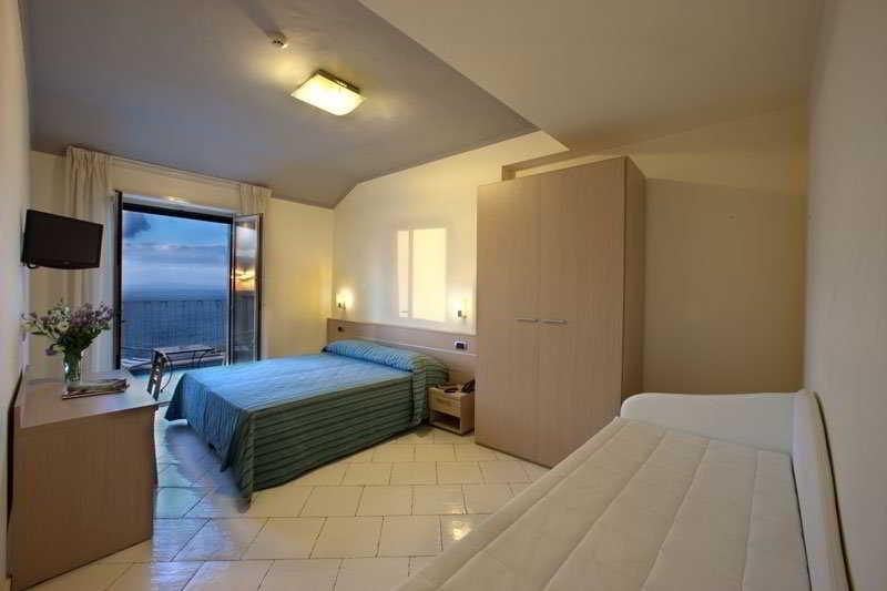 Hotel Cosmomare ปิอาโนดิซอร์เรนโต ภายนอก รูปภาพ