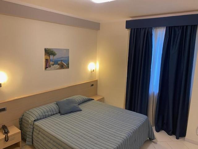 Hotel Cosmomare ปิอาโนดิซอร์เรนโต ภายนอก รูปภาพ