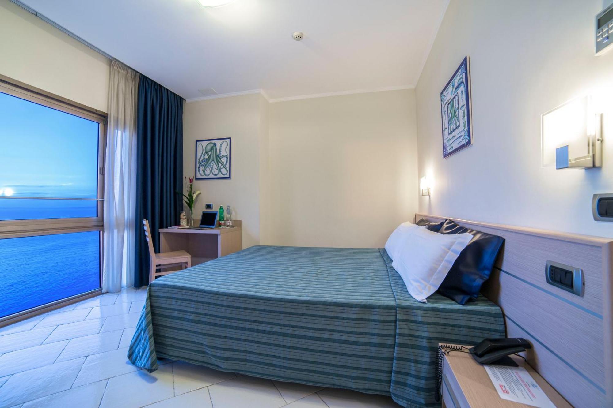 Hotel Cosmomare ปิอาโนดิซอร์เรนโต ภายนอก รูปภาพ