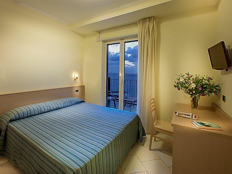 Hotel Cosmomare ปิอาโนดิซอร์เรนโต ภายนอก รูปภาพ