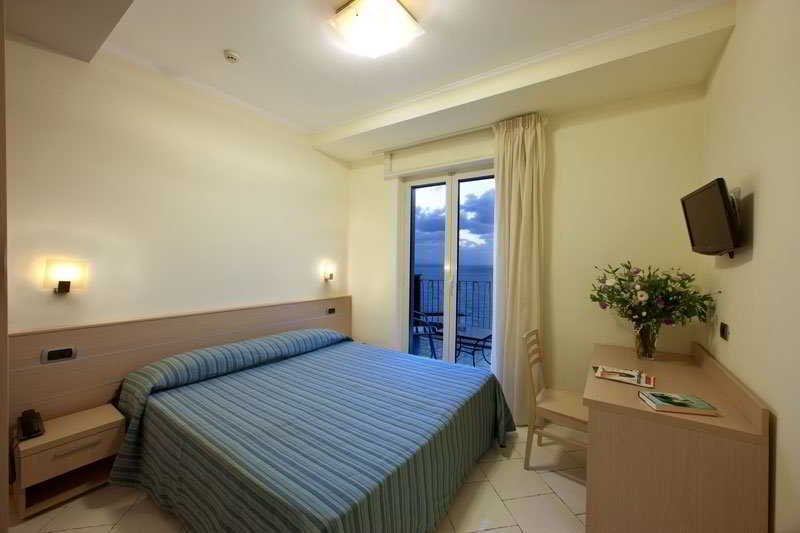 Hotel Cosmomare ปิอาโนดิซอร์เรนโต ภายนอก รูปภาพ