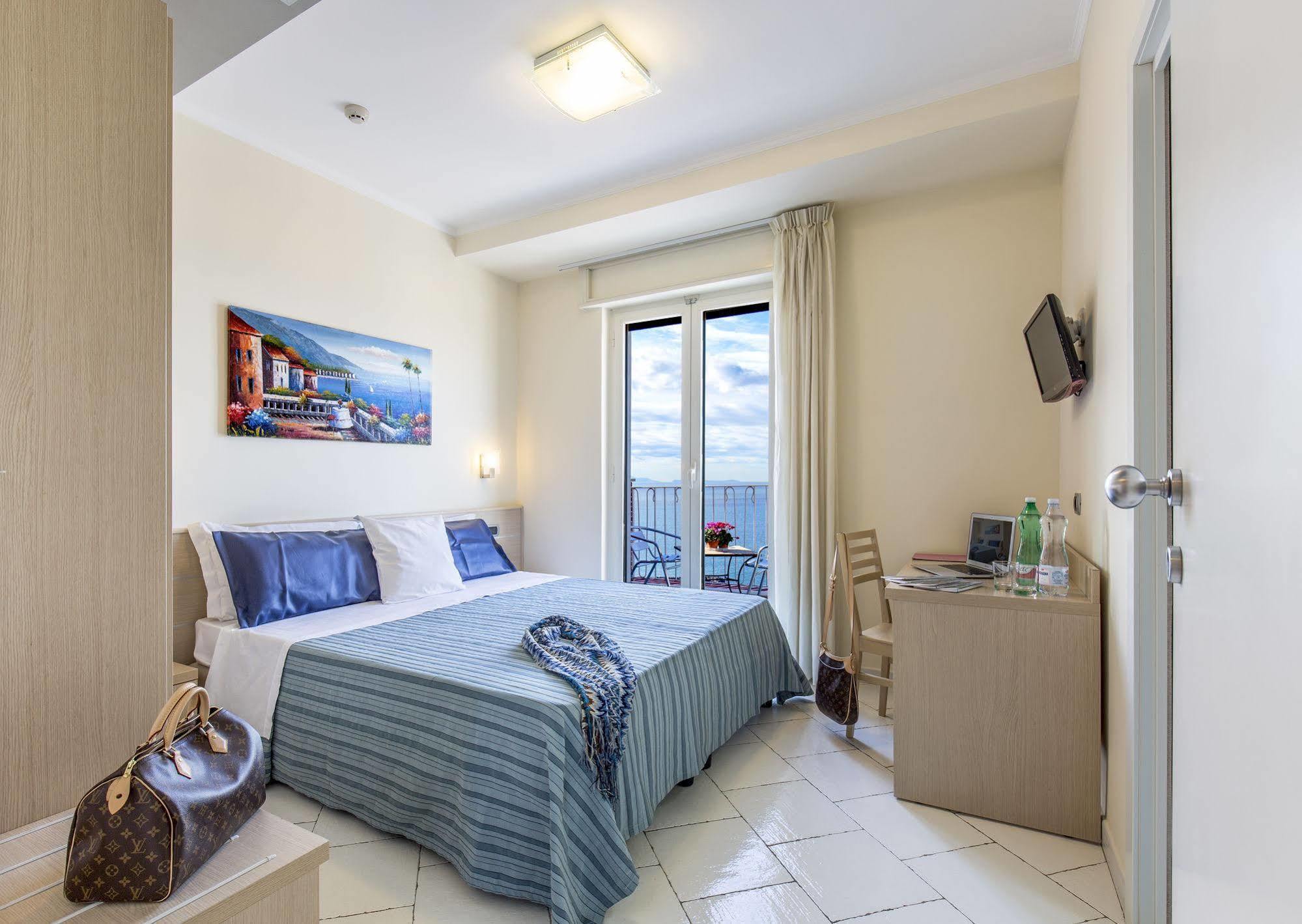 Hotel Cosmomare ปิอาโนดิซอร์เรนโต ภายนอก รูปภาพ