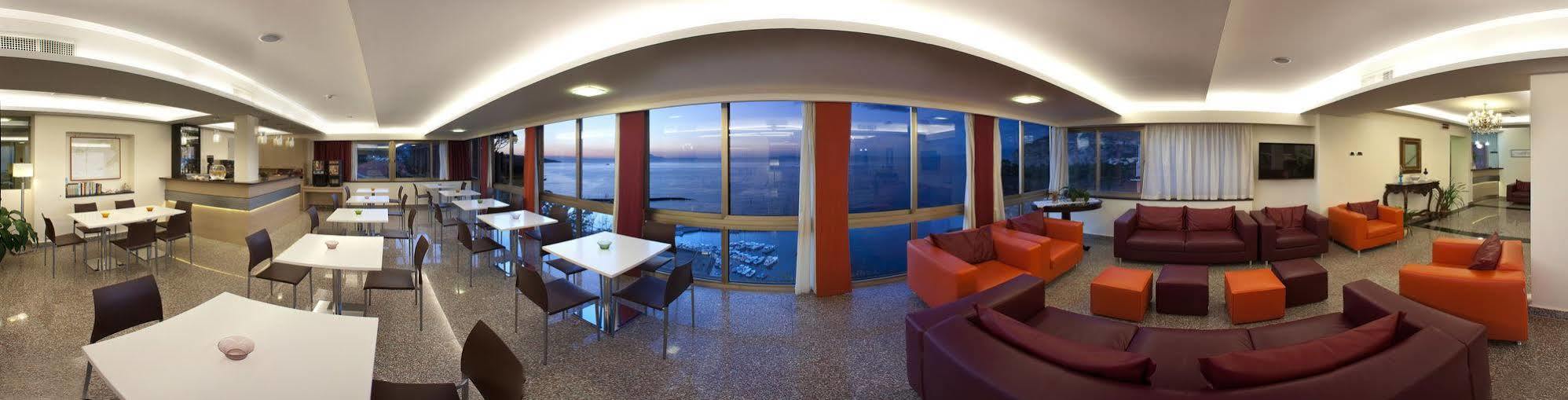 Hotel Cosmomare ปิอาโนดิซอร์เรนโต ภายนอก รูปภาพ